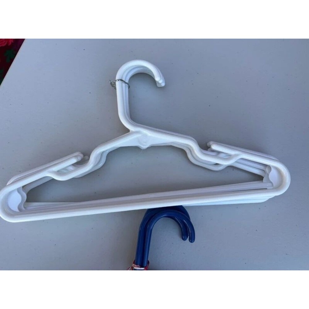 Hangers - Picture 2 of 4
